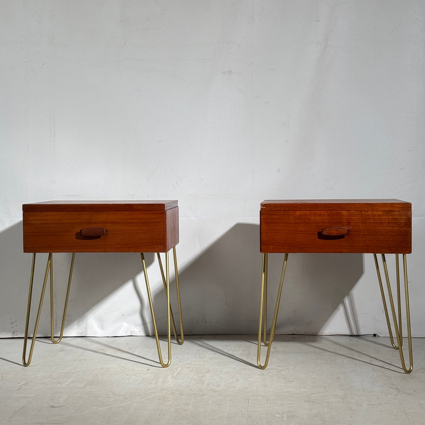 Pair of G Plan “Quadrille” Bedside Tables on Hairpin Legs, 1960s