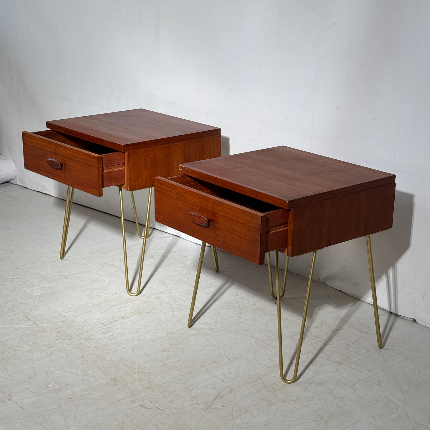 Pair of G Plan “Quadrille” Bedside Tables on Hairpin Legs, 1960s