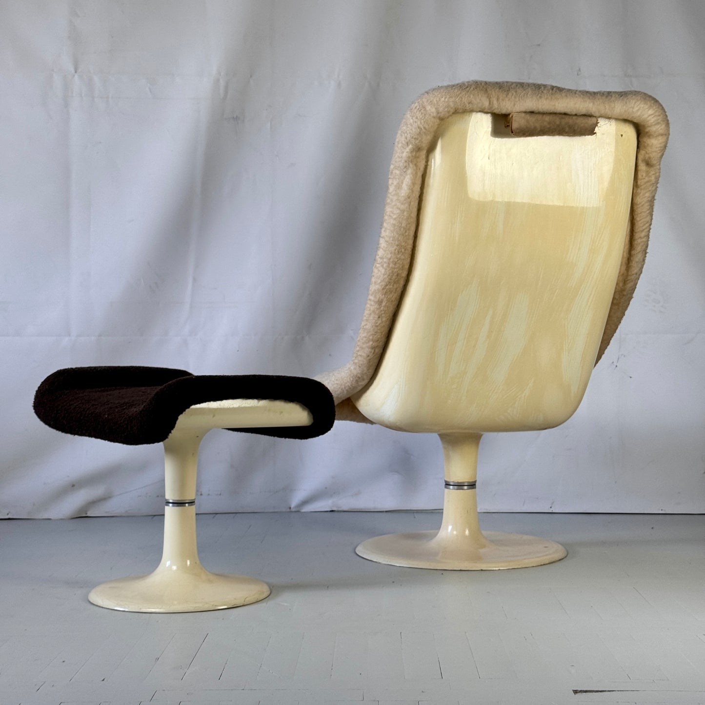 Hungarian Space Age Swivel Chair with Footrest, 1960s
