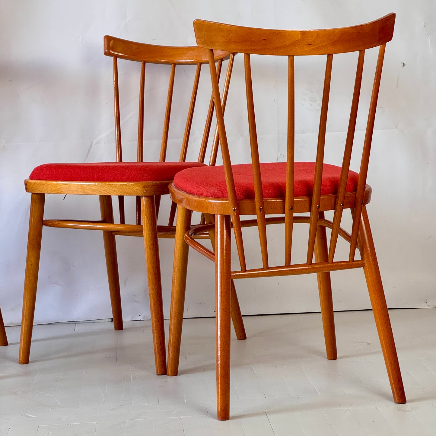 Set of 4 Tatra Nabytok Red Spindle-back Dining Chairs, 1960s