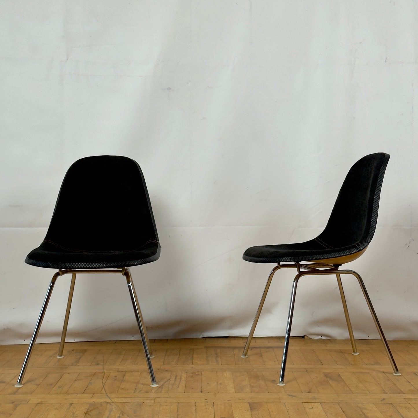 Vintage Herman Miller DSX Fiberglass Chair by Ray & Charles Eames, 1971 — Mid-Century Modern Icon, Black Upholstery