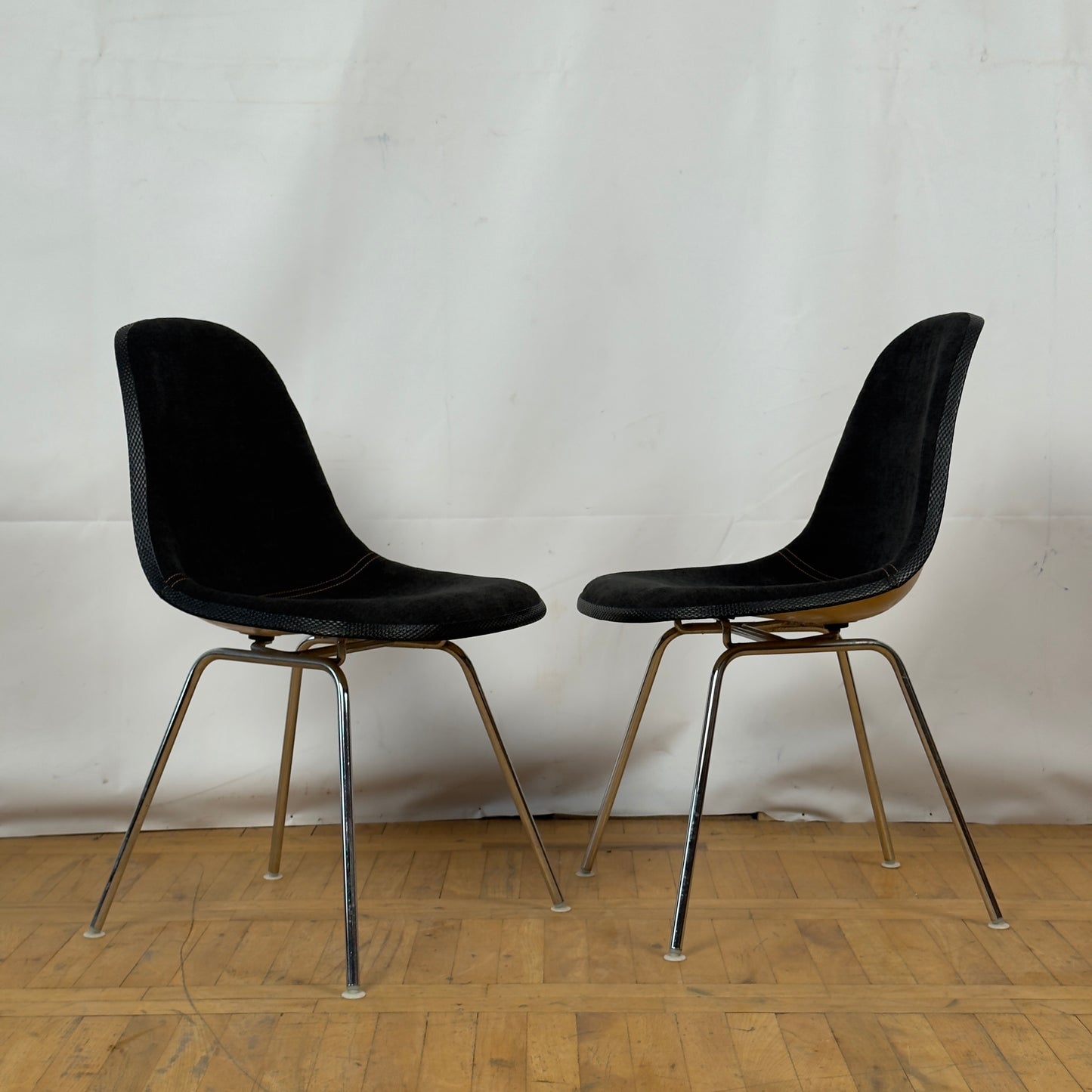 Vintage Herman Miller DSX Fiberglass Chair by Ray & Charles Eames, 1971 — Mid-Century Modern Icon, Black Upholstery