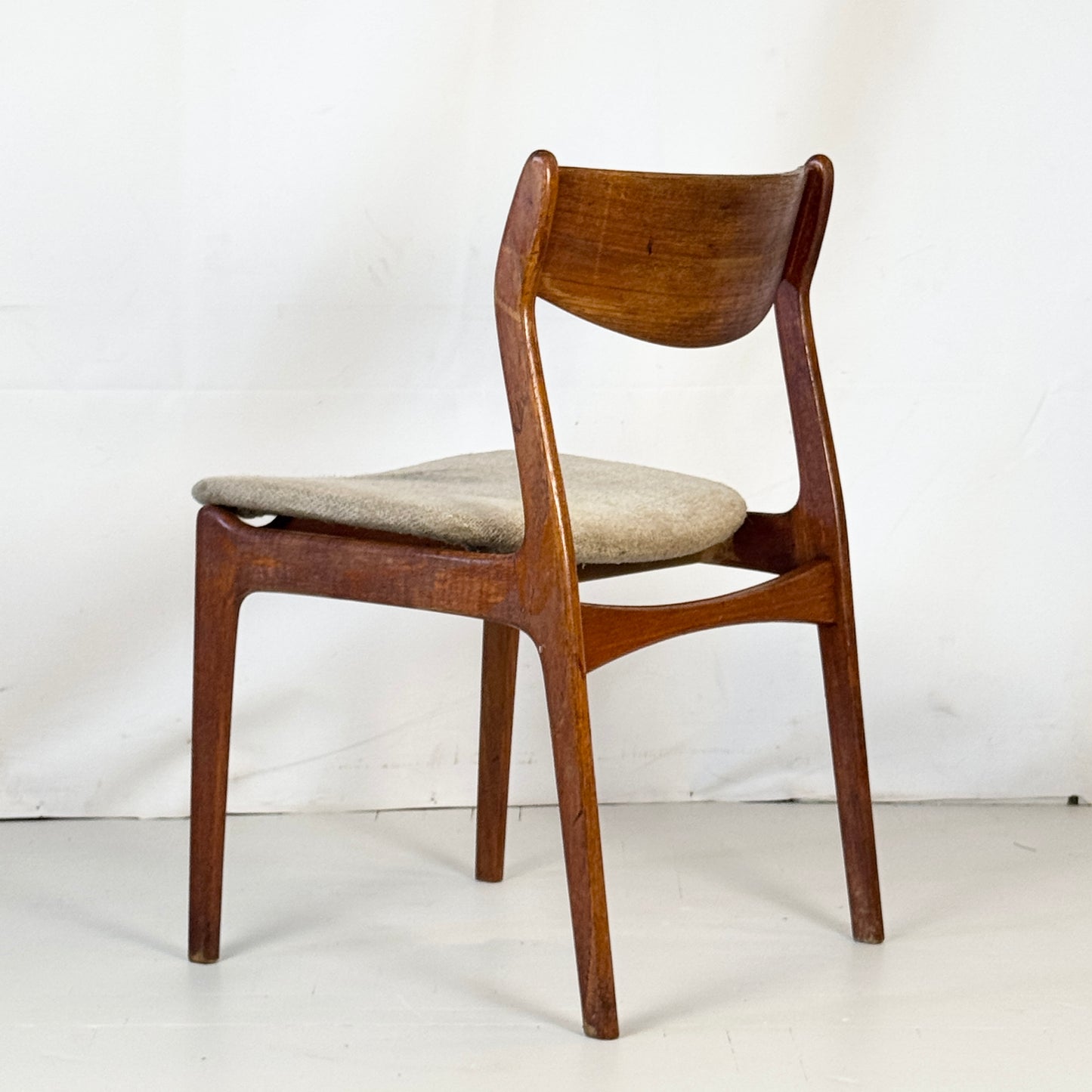 P.E. Jørgensen for Farso Stolefabrik Dining Chair, 1960s — Danish Mid-Century Design (To Restore)