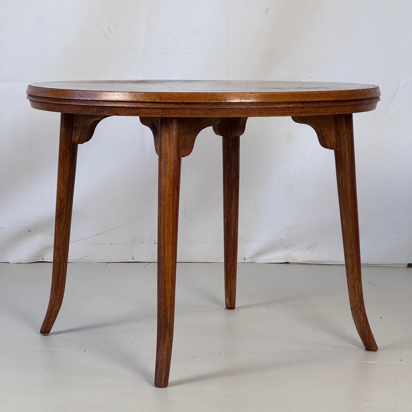 Mid-Century Round Oak Veneer Coffee Table, 1960s — Vintage Modern Design