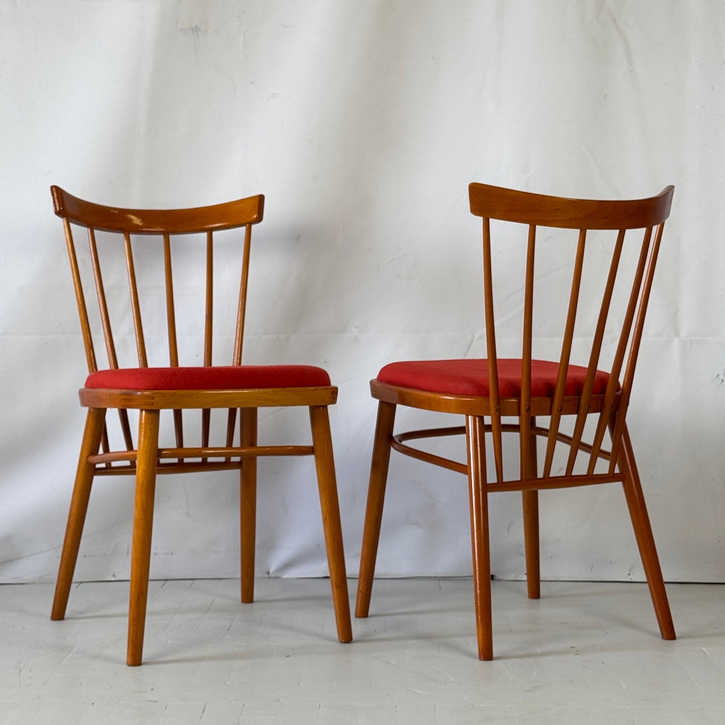 Set of 4 Tatra Nabytok Red Spindle-back Dining Chairs, 1960s