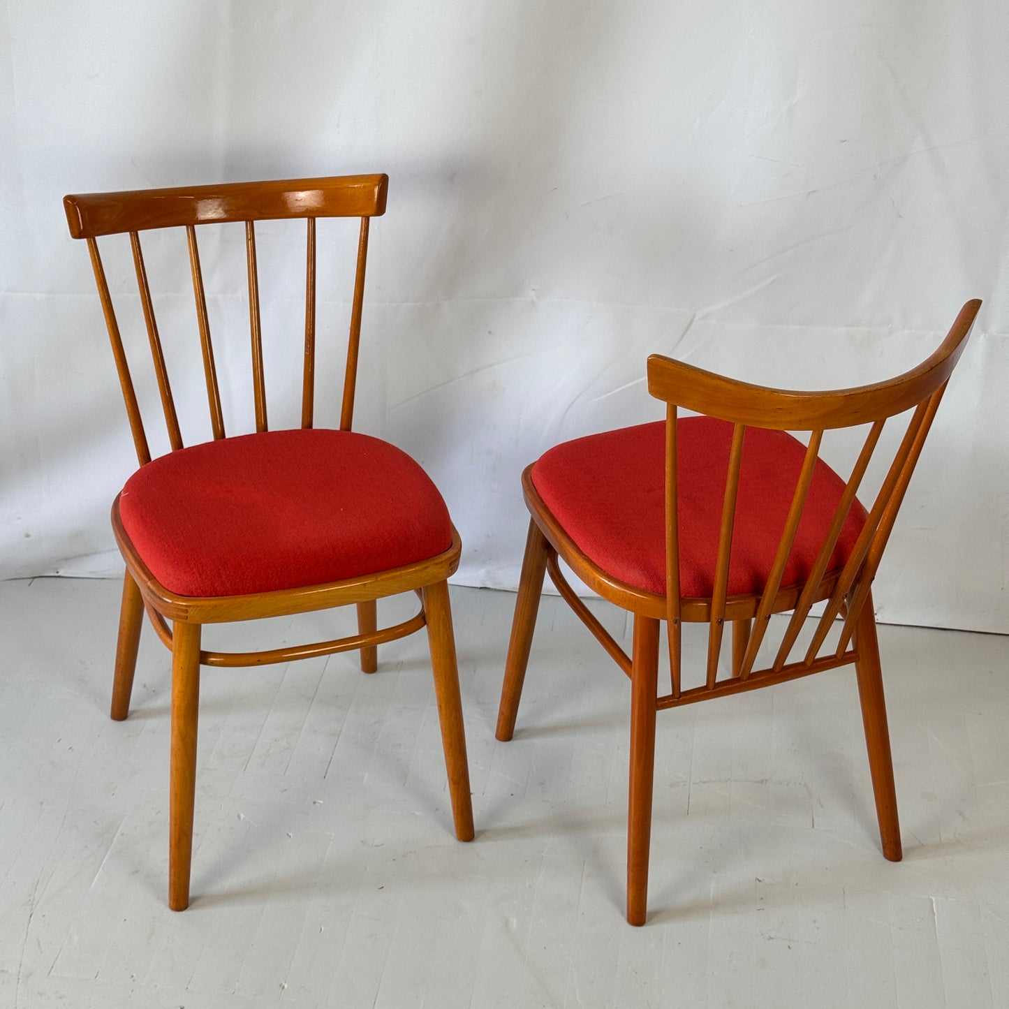 Set of 4 Tatra Nabytok Red Spindle-back Dining Chairs, 1960s