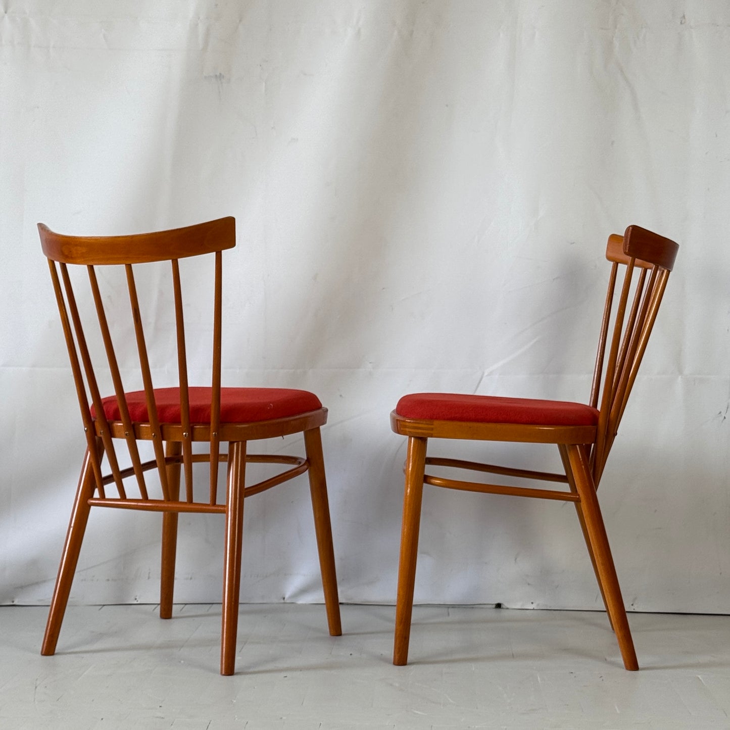 Set of 4 Tatra Nabytok Red Spindle-back Dining Chairs, 1960s