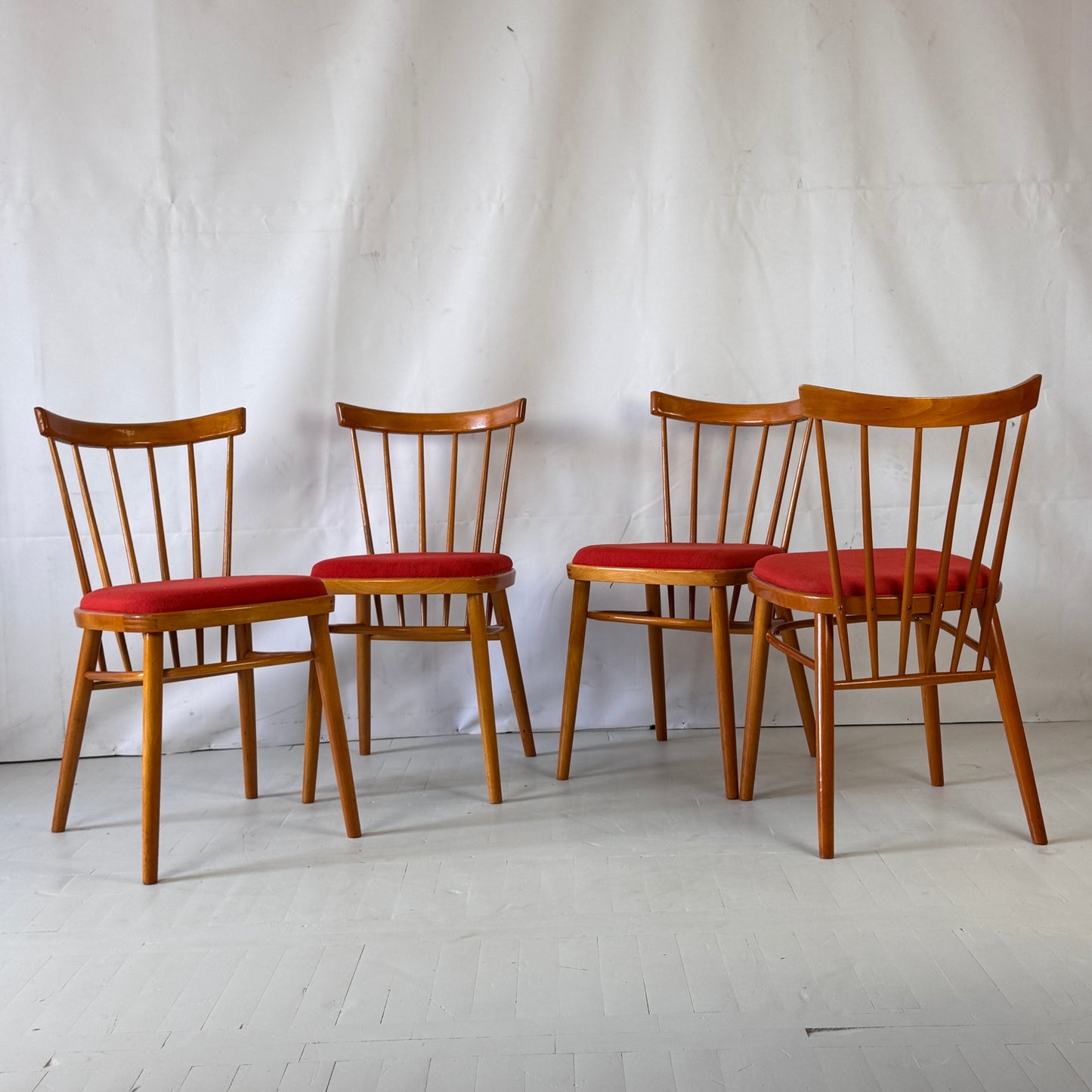 Set of 4 Tatra Nabytok Red Spindle-back Dining Chairs, 1960s