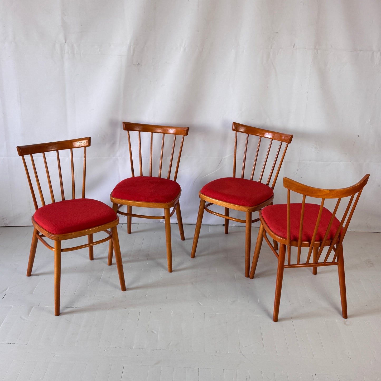 Set of 4 Tatra Nabytok Red Spindle-back Dining Chairs, 1960s