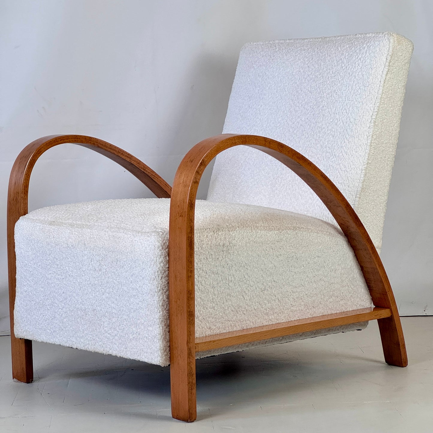 Pair of French Art Deco Armchairs with White Bouclé Fabric, 1930s