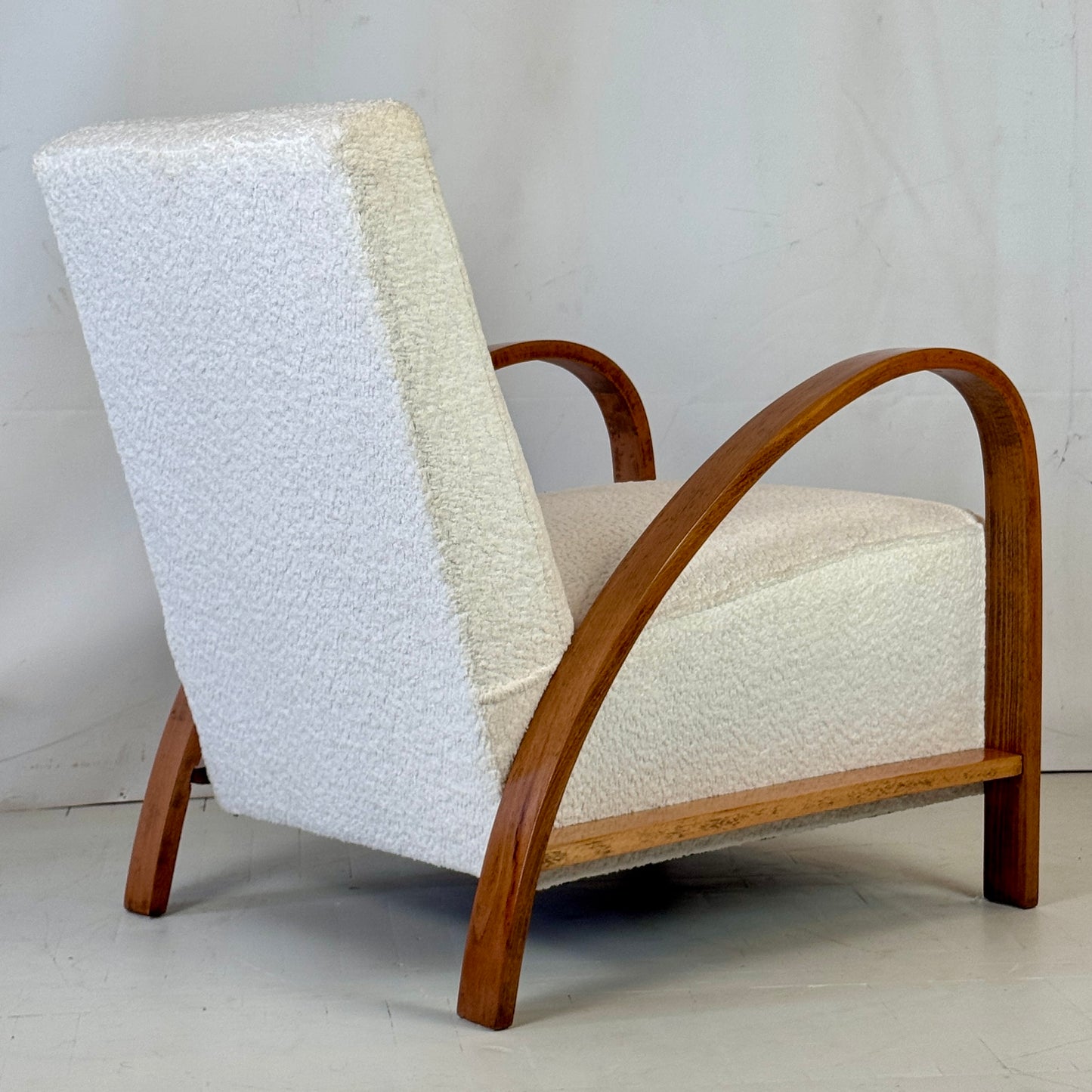 Pair of French Art Deco Armchairs with White Bouclé Fabric, 1930s