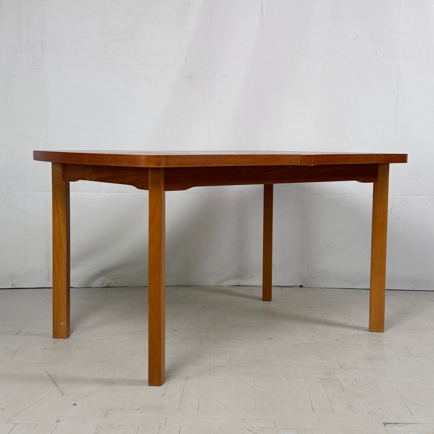 NDK Oval Extendable Dining Table, 1980s