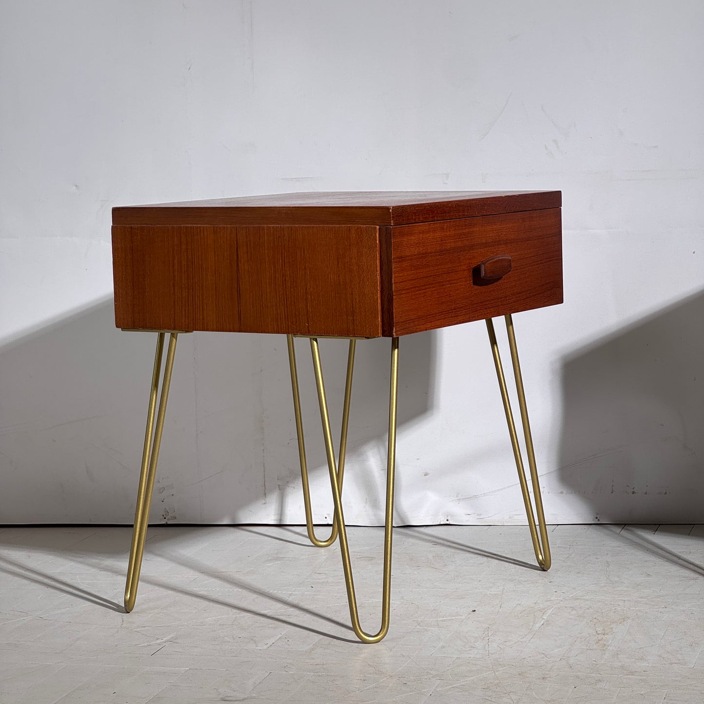 Pair of G Plan “Quadrille” Bedside Tables on Hairpin Legs, 1960s