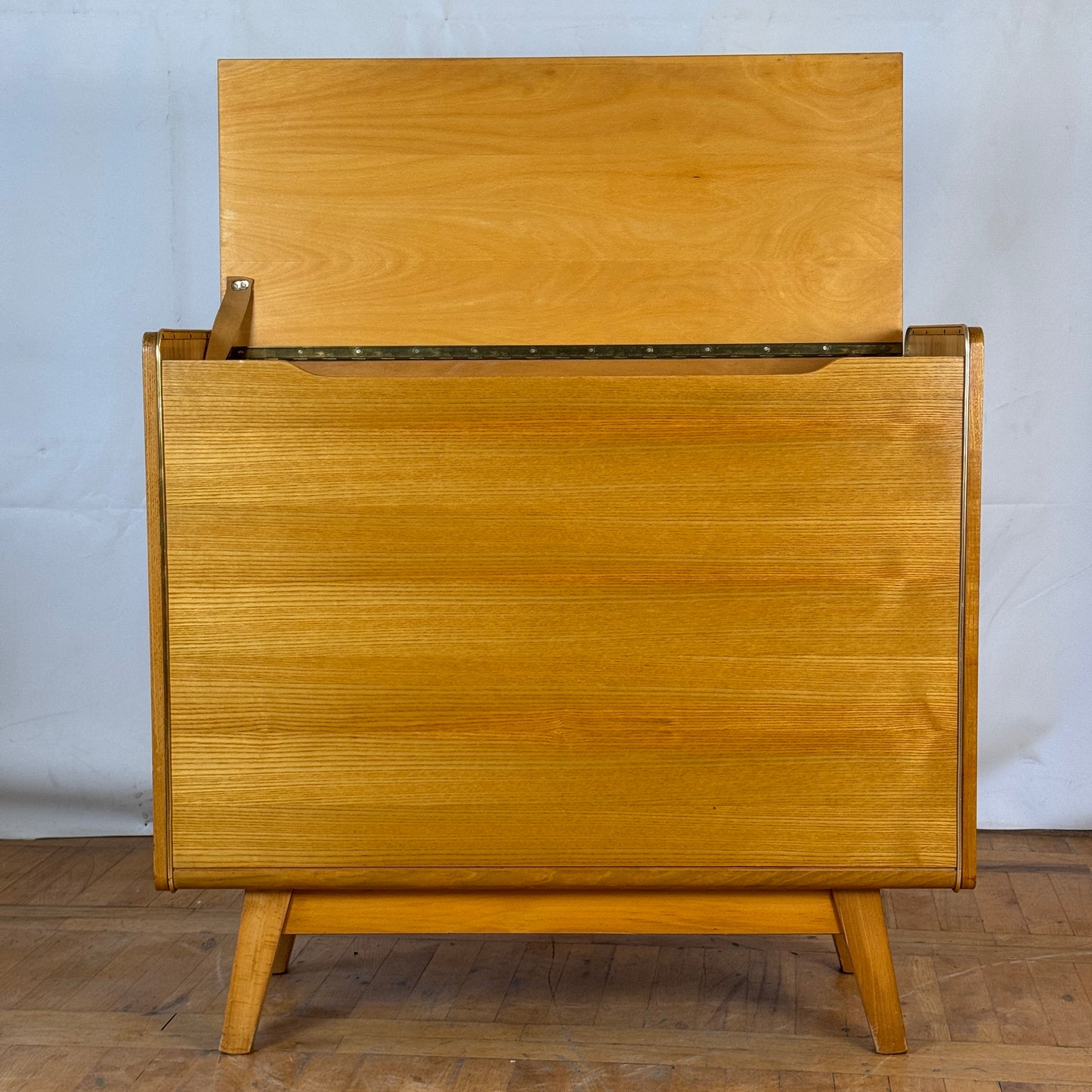 Bohumil Landsman U-391 sideboard for Jitona 1960s