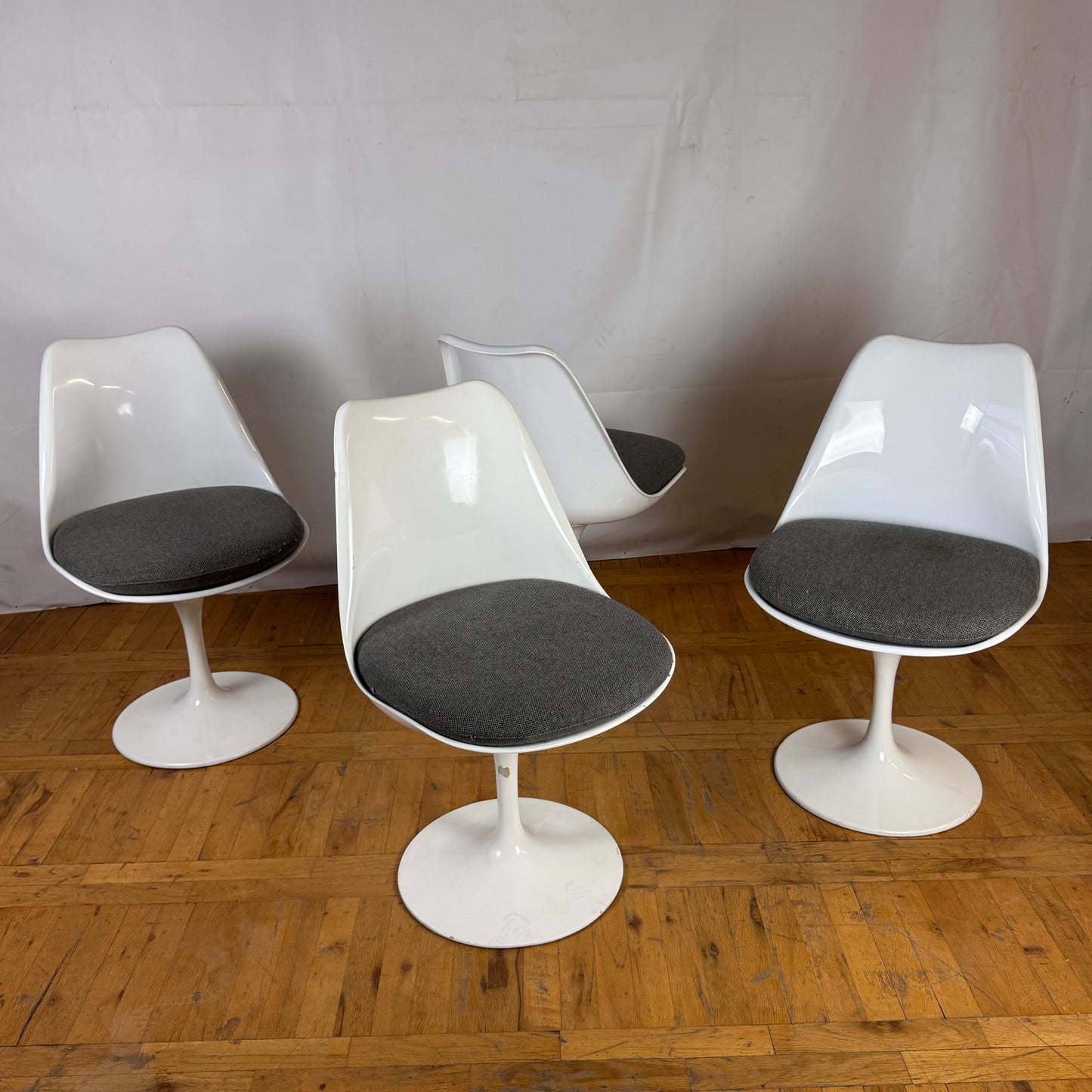 Set of 4 Eero Saarinen "Tulip" swivel dining chairs 1990s (replica)