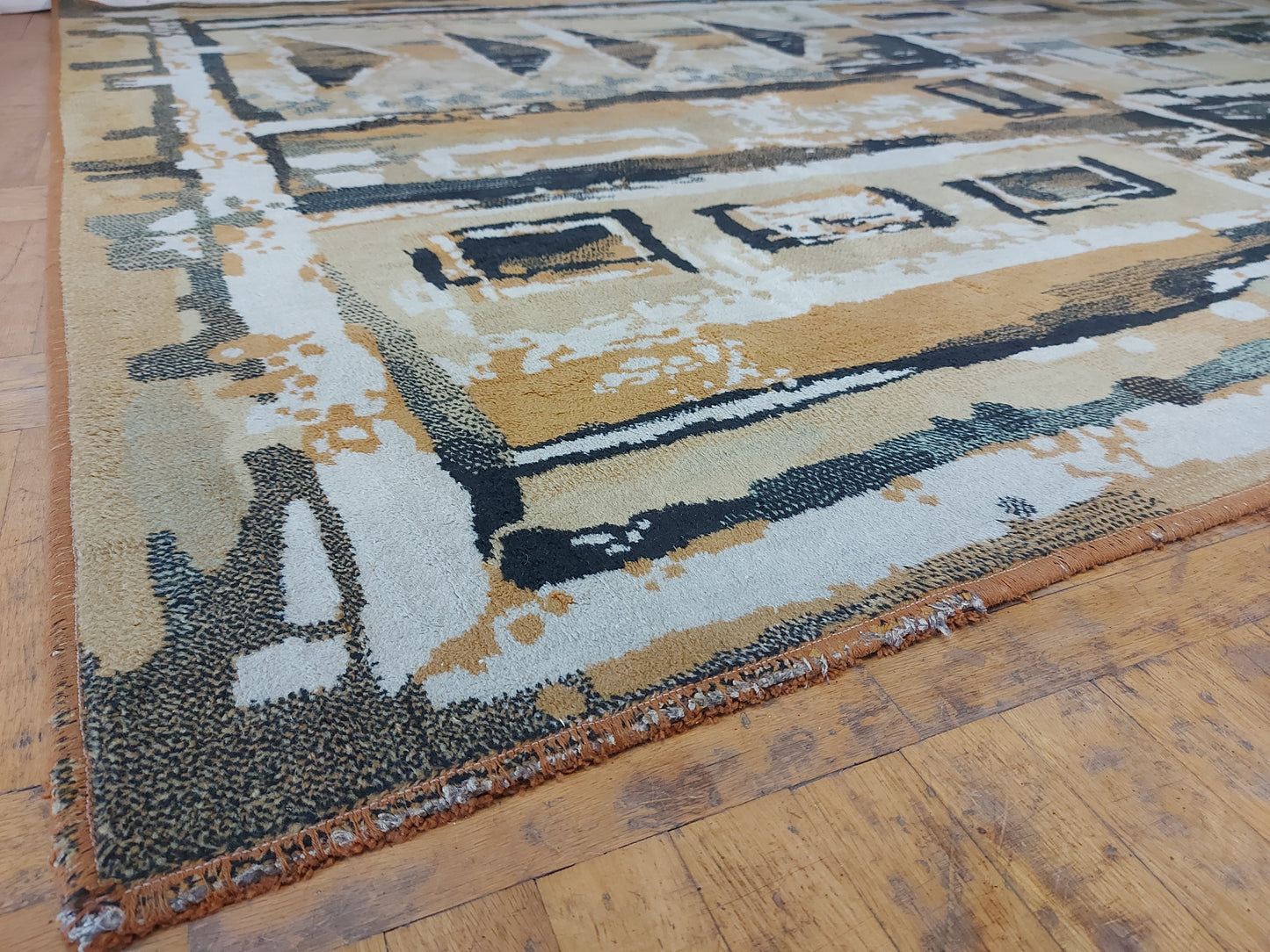 Hungarian mid-century carpet 1970s