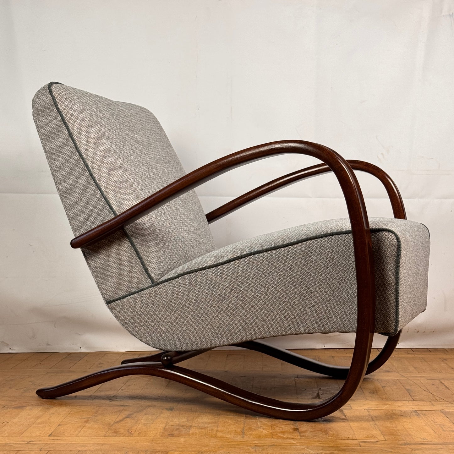 Jindrich Halabala H-269 art-deco armchair for Thonet 1930s