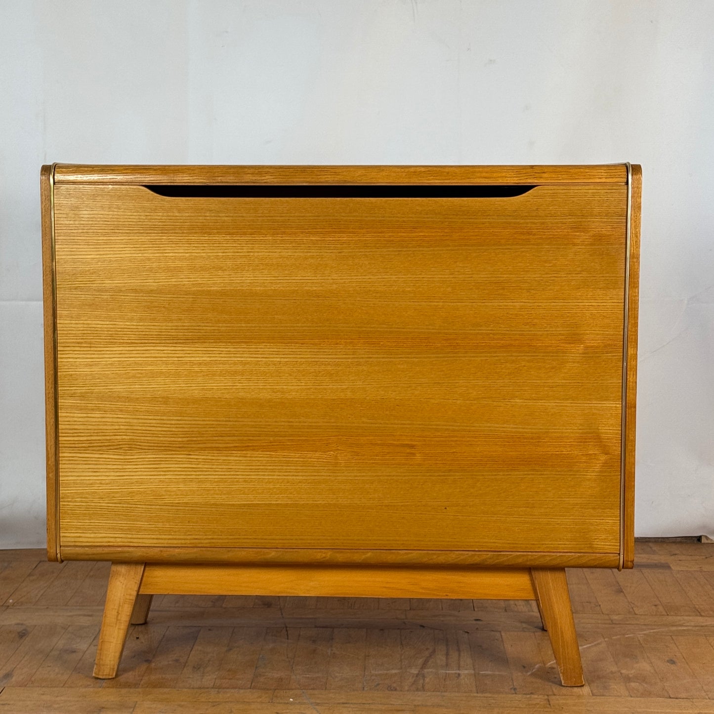 Bohumil Landsman U-391 sideboard for Jitona 1960s