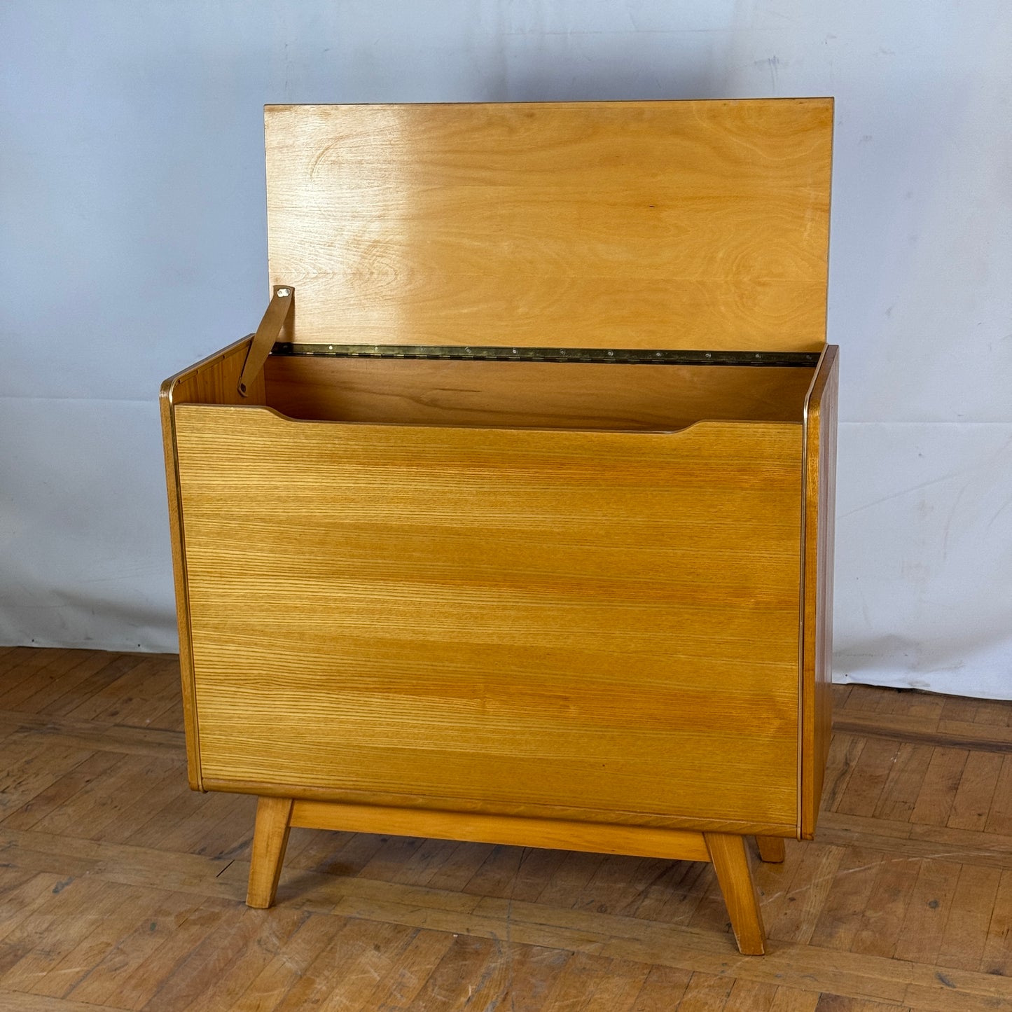 Bohumil Landsman U-391 sideboard for Jitona 1960s
