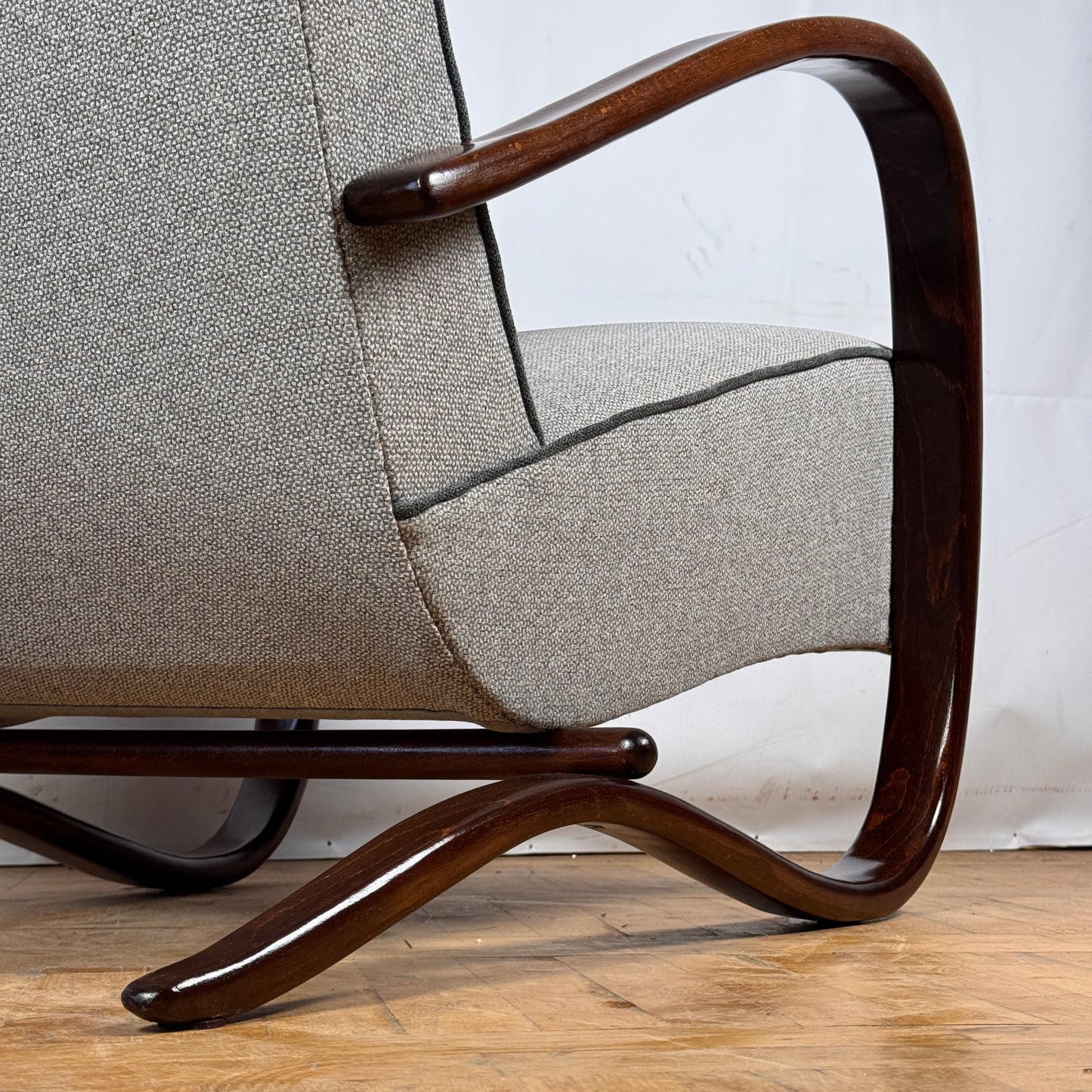 Jindrich Halabala H-269 art-deco armchair for Thonet 1930s