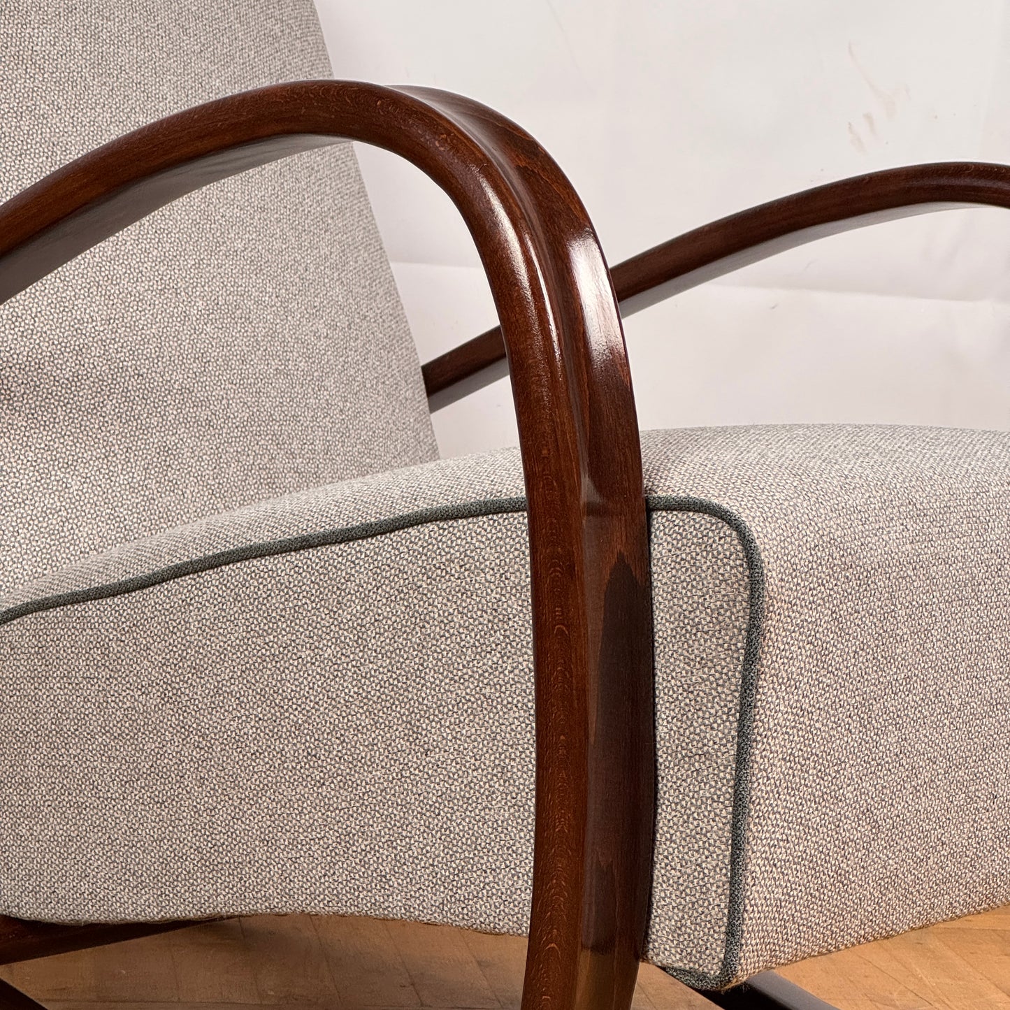 Jindrich Halabala H-269 art-deco armchair for Thonet 1930s