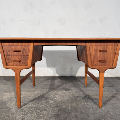 Teak Writing Desk Attributed to Carl Aage Skov for Munch Møbler, Denmark, 1960s