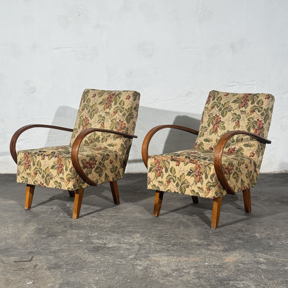 Pair of Jindřich Halabala Type-C Art Deco Armchairs, Czechoslovakia 1930s