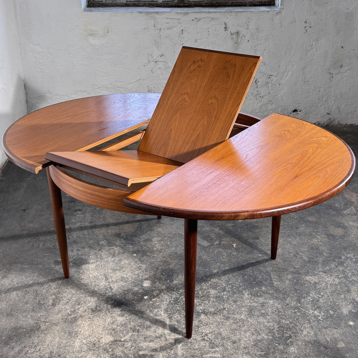 G-Plan Round Extendable Teak Dining Table, 1960s