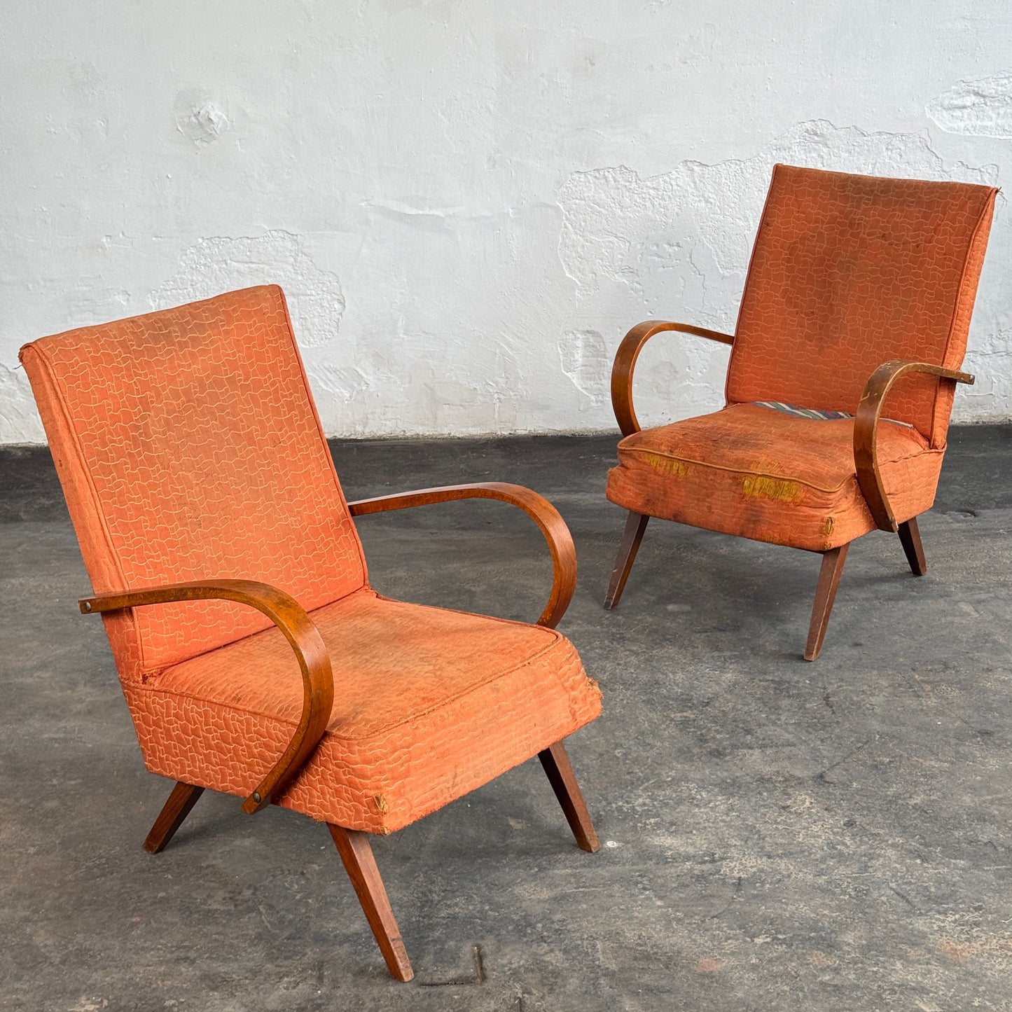 Pair of Romanian Armchairs, 1960s - Restoration Project