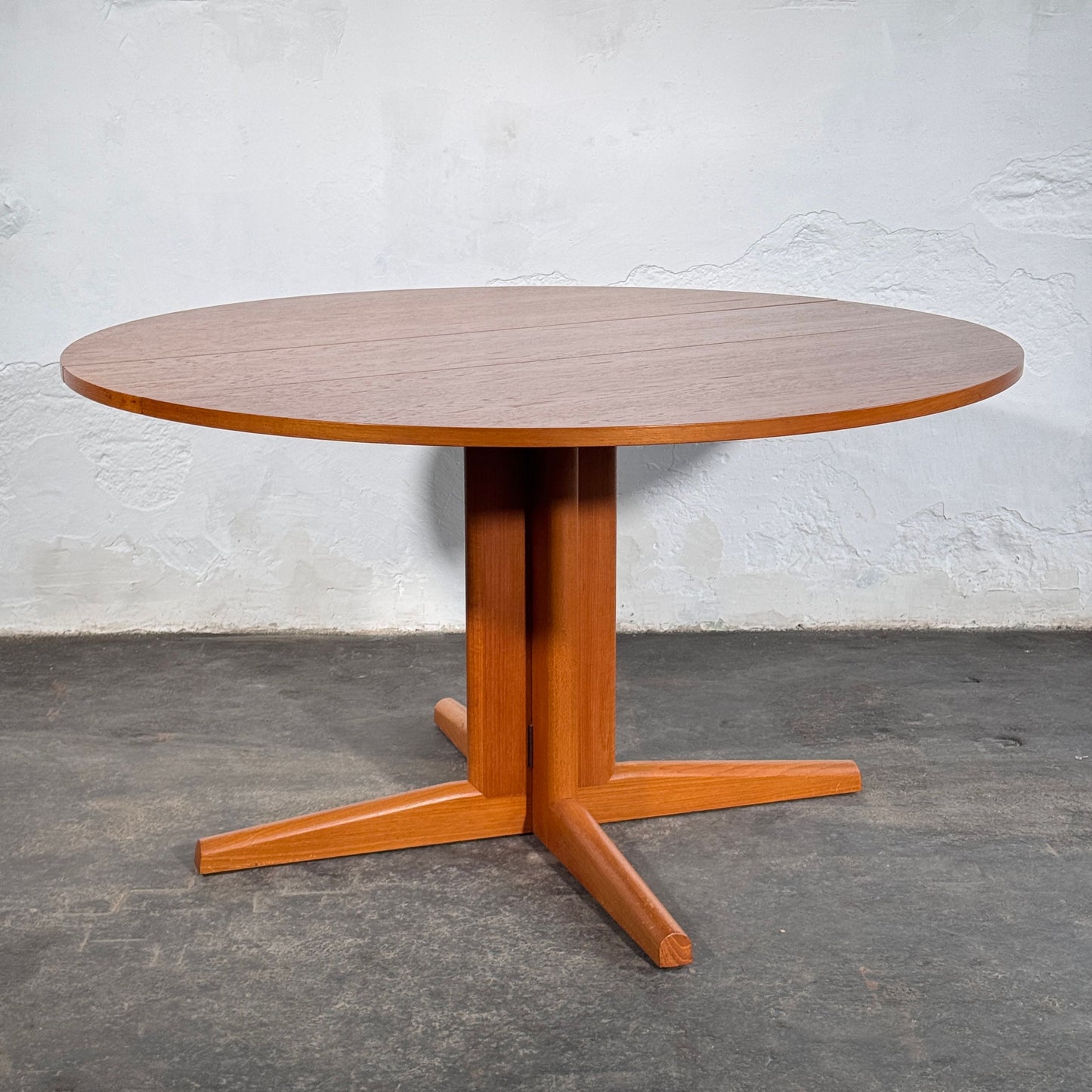 Drop Leaf Round Dining Table, 1960s