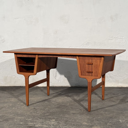 Teak Writing Desk Attributed to Carl Aage Skov for Munch Møbler, Denmark, 1960s