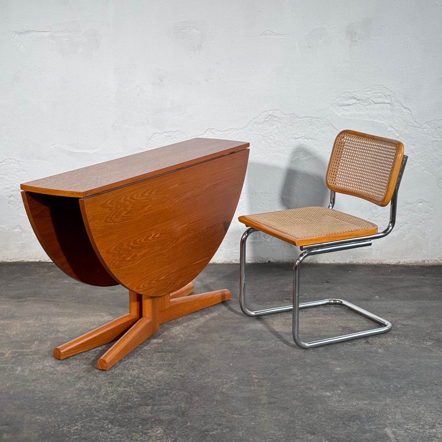 Drop Leaf Round Dining Table, 1960s
