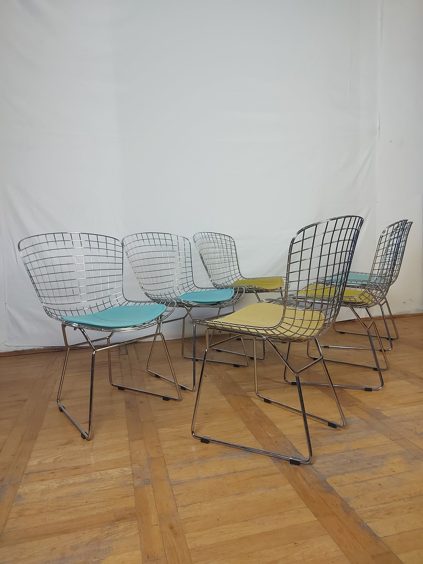 Set of 2 Harry Bertoia style chairs