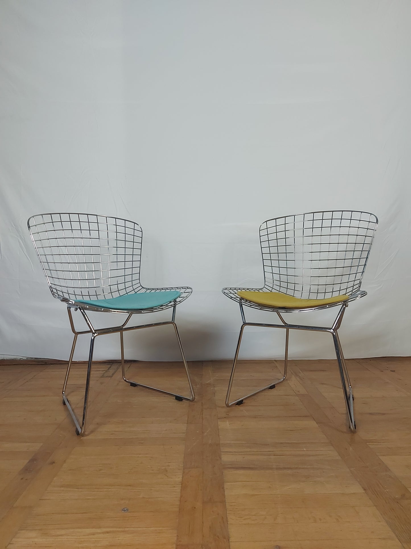 Set of 2 Harry Bertoia style chairs