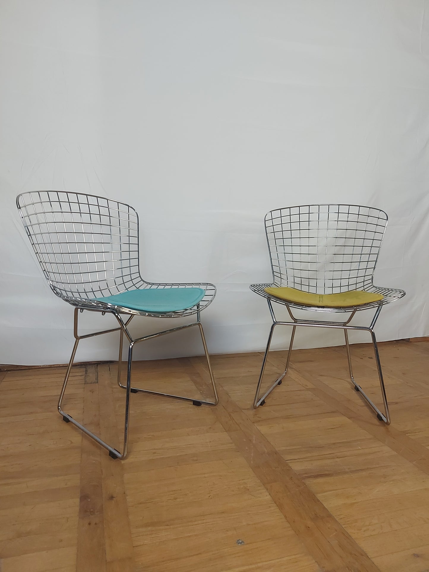 Set of 2 Harry Bertoia style chairs