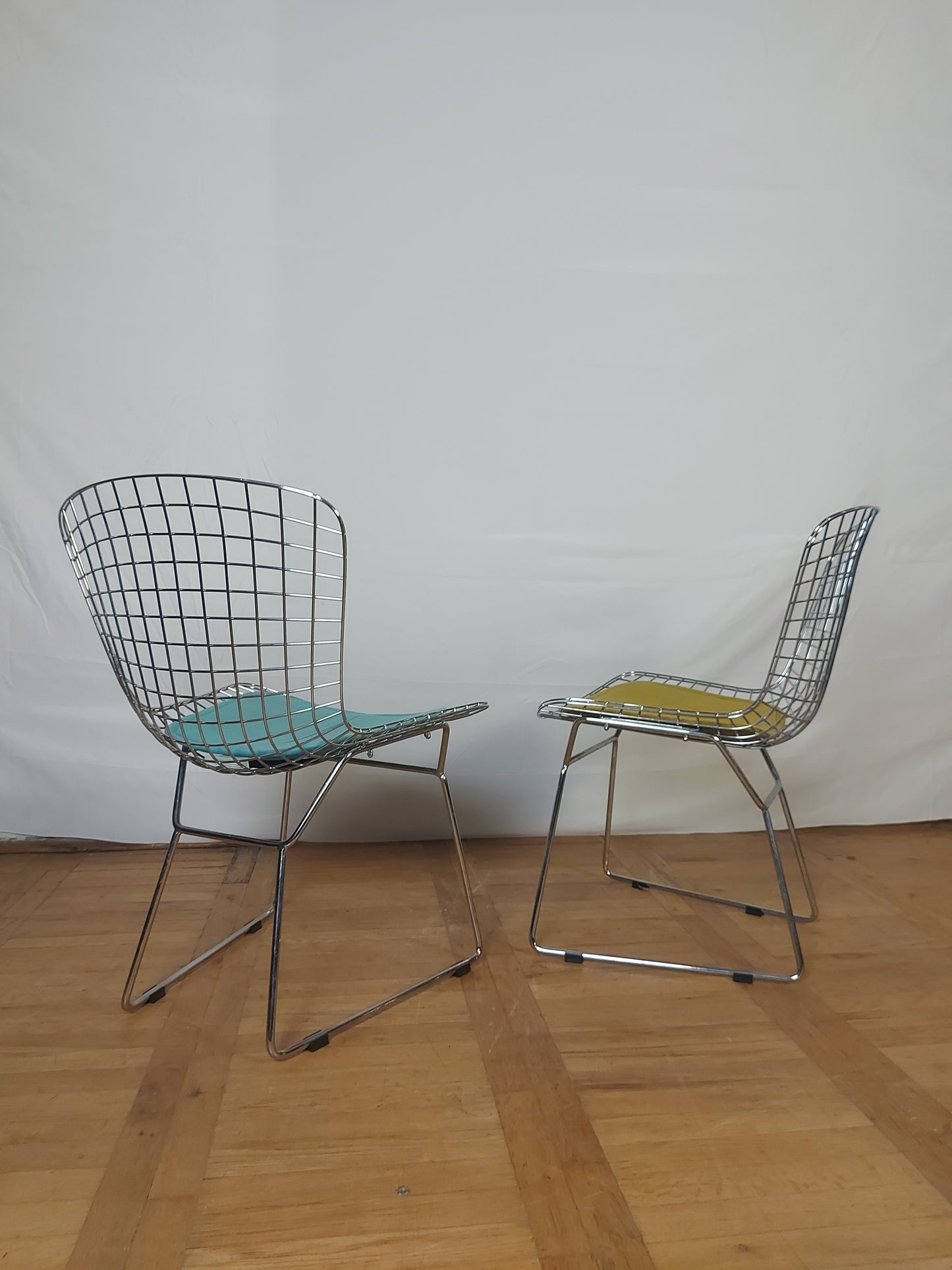 Set of 2 Harry Bertoia style chairs