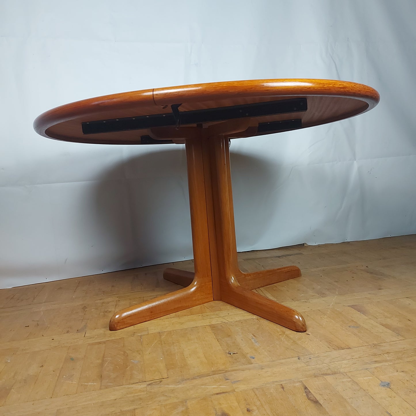 Danish "Rio" teak round dining table by Gudme Møbelfabrik 1960s