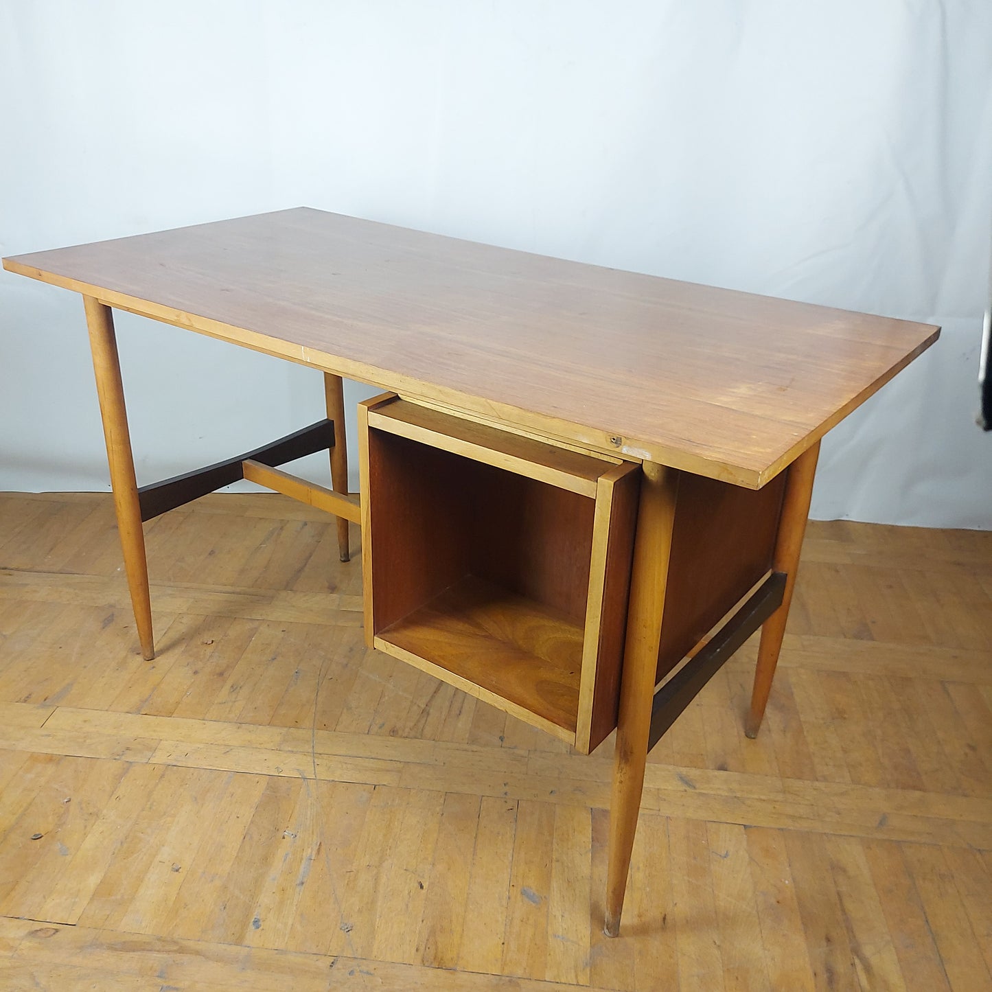 Retro writing desk