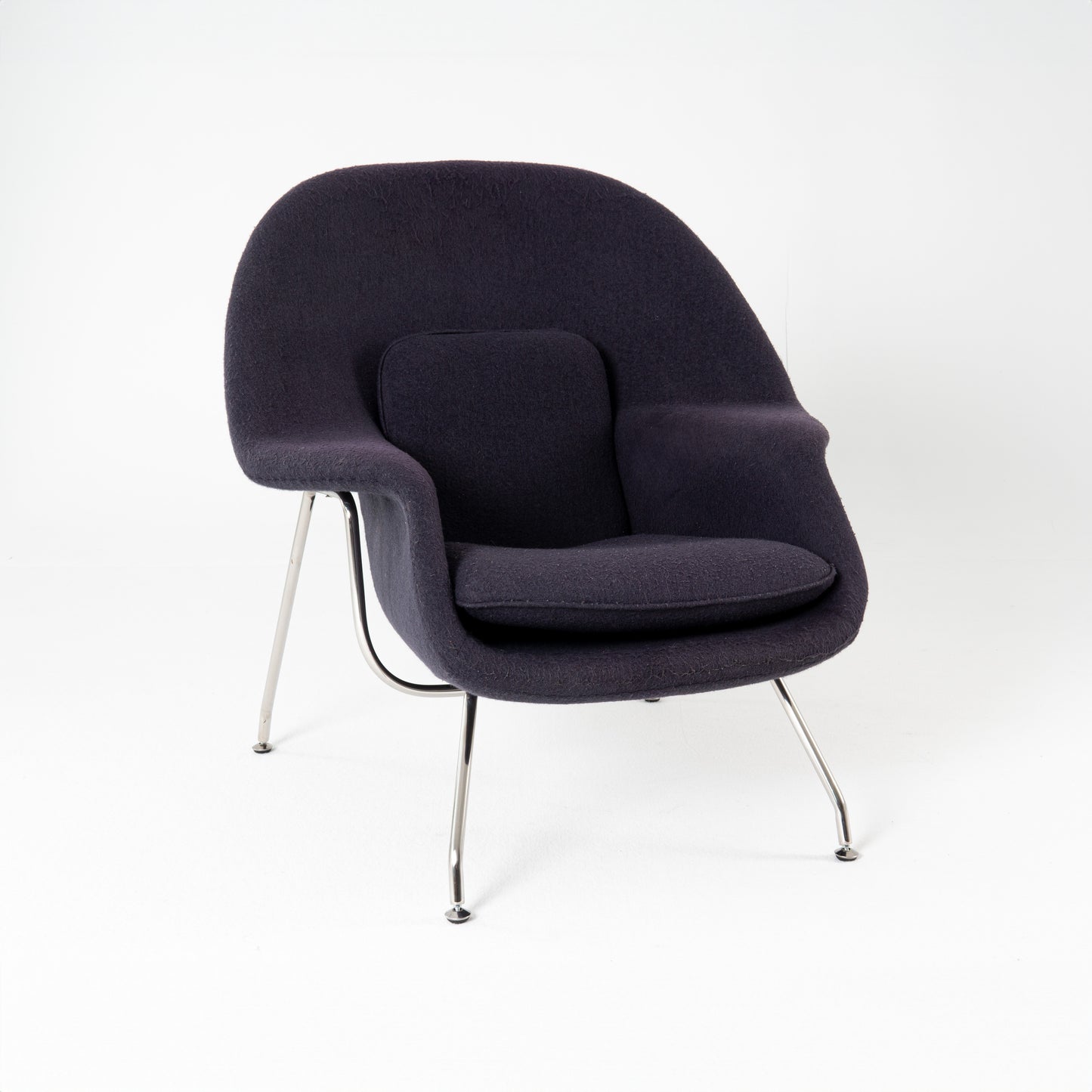 Womb Chair by Eero Saarinen 1948 (replica)