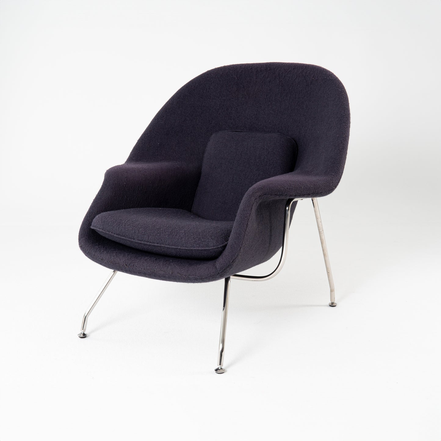 Womb Chair by Eero Saarinen 1948 (replica)