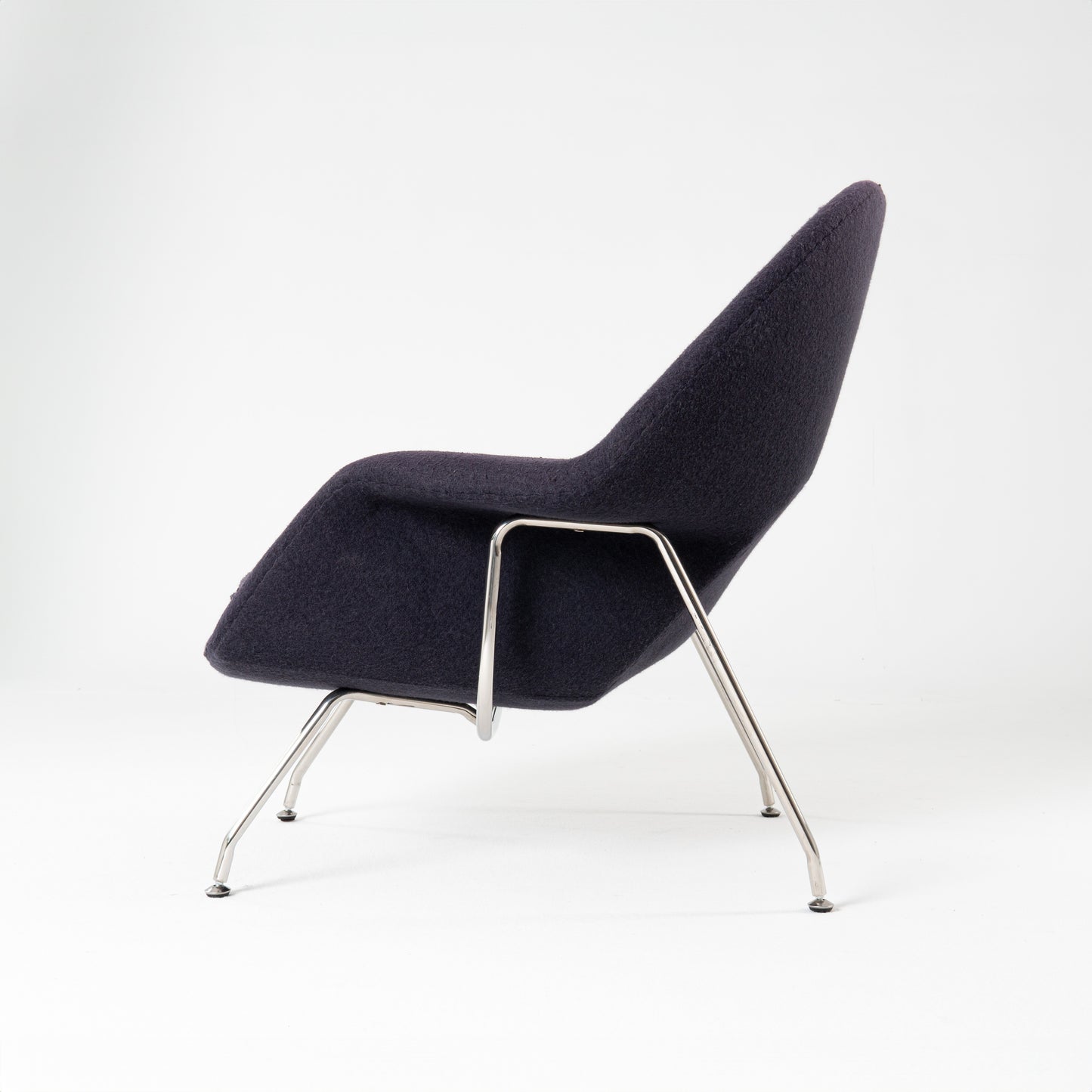 Womb Chair by Eero Saarinen 1948 (replica)