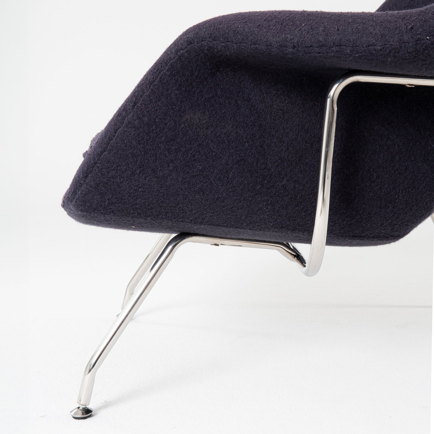 Womb Chair by Eero Saarinen 1948 (replica)