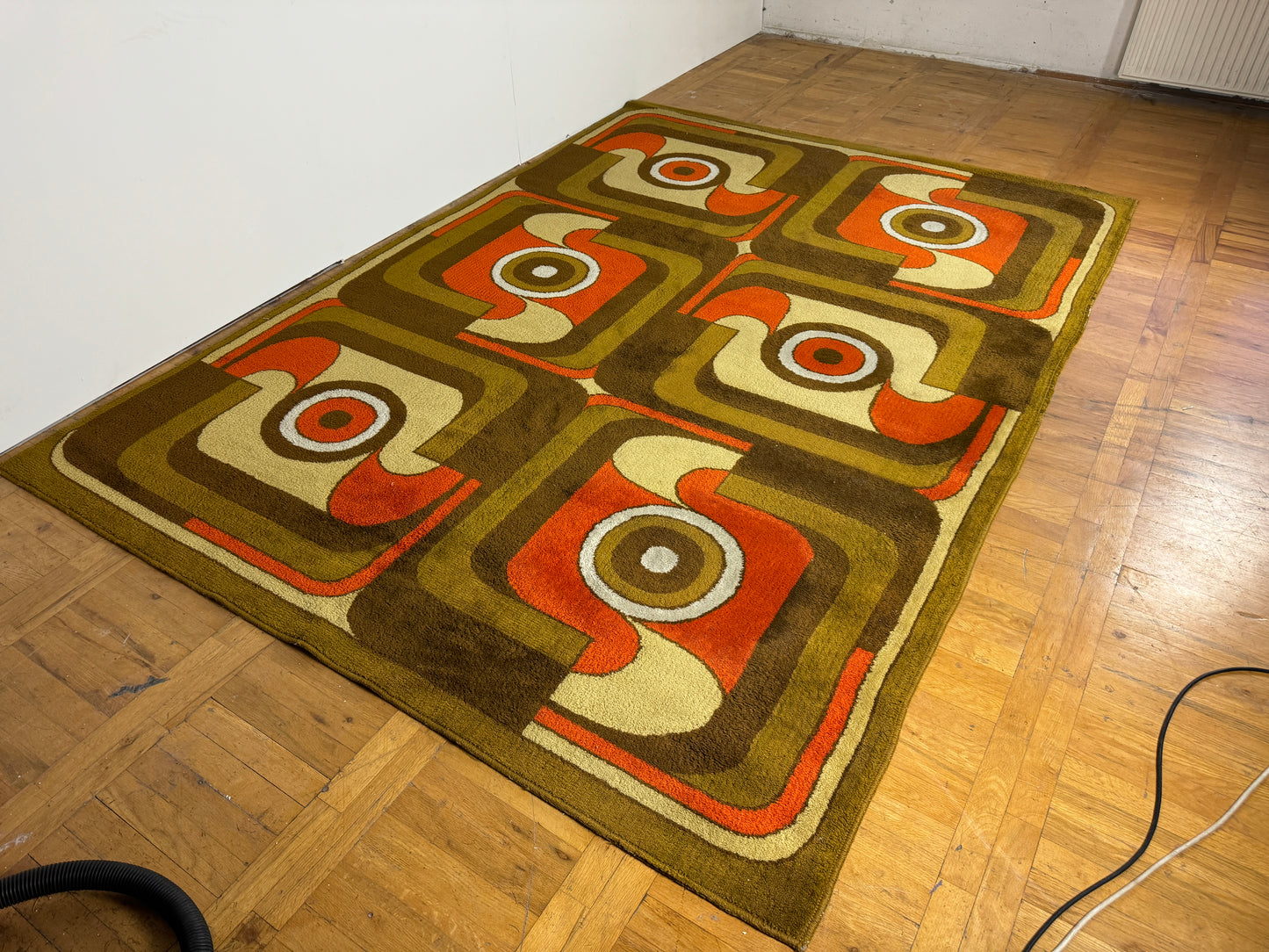 Hungarian retro LATEX "Fáráó" by Ferenc Fekete (1974) carpet