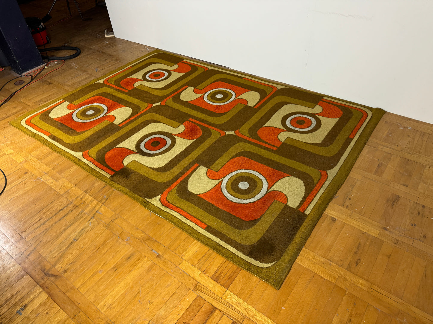 Hungarian retro LATEX "Fáráó" by Ferenc Fekete (1974) carpet