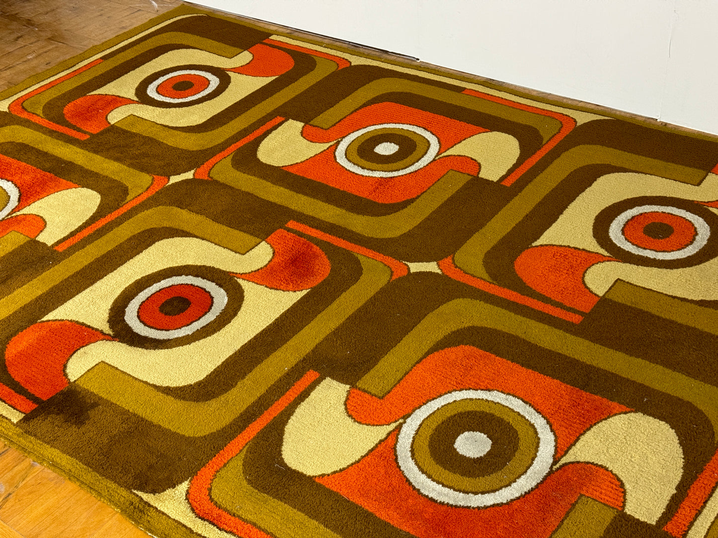 Hungarian retro LATEX "Fáráó" by Ferenc Fekete (1974) carpet