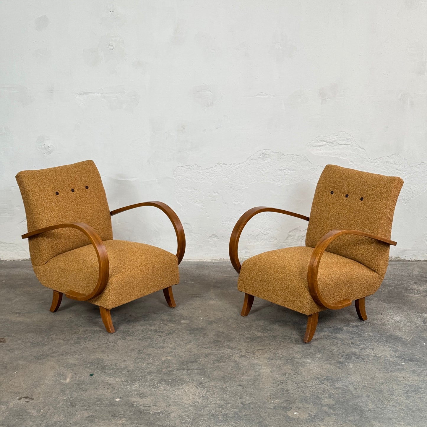 Pair of Fully Refurbished H-410 Art Deco Armchairs by Jindřich Halabala, 1930