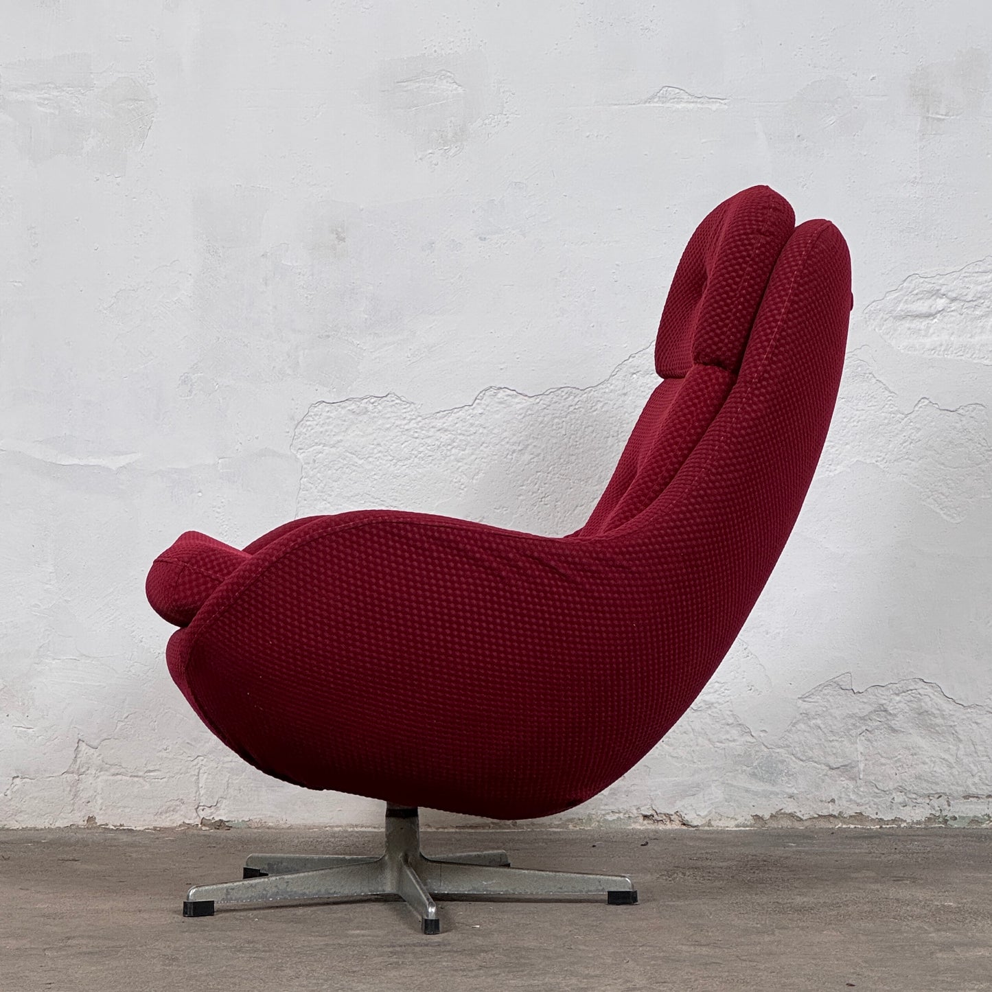 UP Závody Burgundy Swivel Chair, 1960s