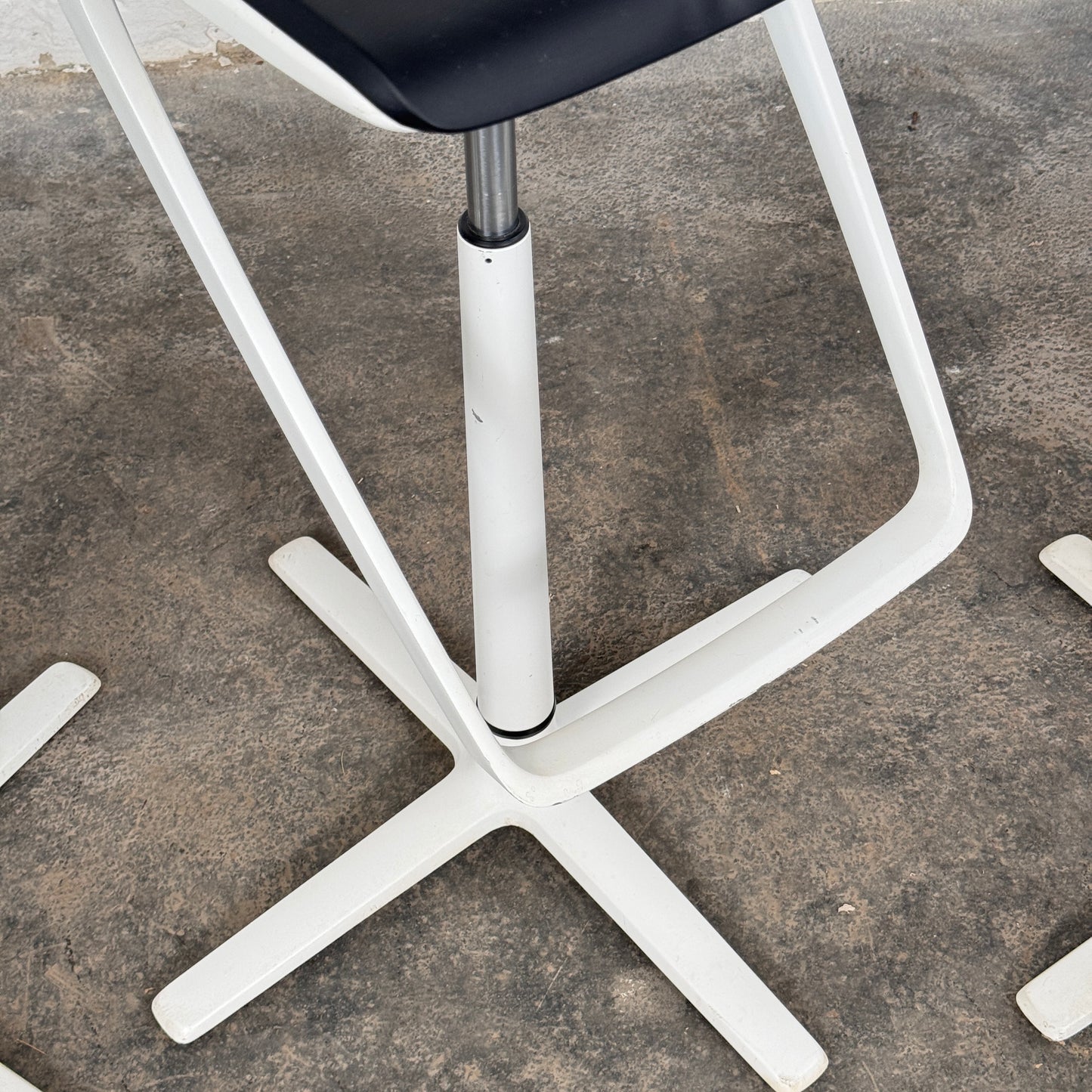 Interstuhl KINETICis5 710K Barstool