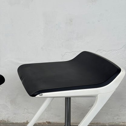 Interstuhl KINETICis5 710K Barstool