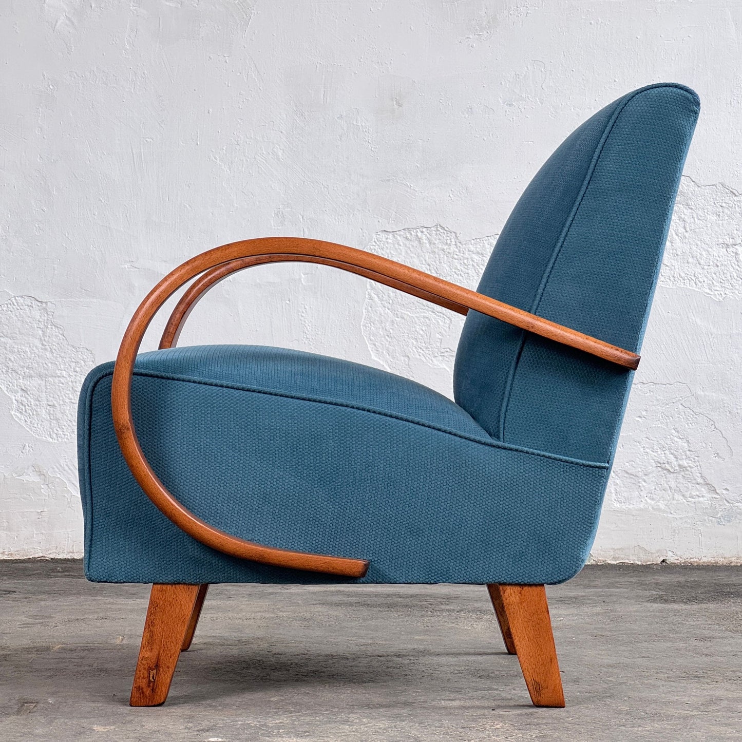 Pair of Halabala H-410 Lounge Chairs, Fully Restored, 1930s